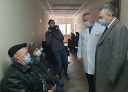 Какие очереди в поликлинике Волгодонска увидел Виктор Мельников