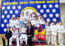 Россыпь наград завоевали волгодонские каратисты на первенстве и чемпионате региона 