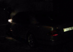 «Мерседес» с белорусскими номерами подожгли на Дружбы в Волгодонске