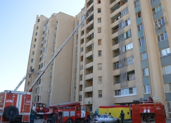 В Волгодонске пожарные и спасатели эвакуировали жильцов 12-этажки на улице Кошевого (ФОТО)