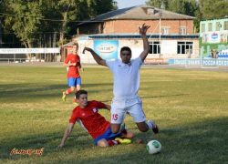 Волгодонский ФК «Маяк» в воскресенье обыграл «Академию Понедельника» и поднялся на 10-е место
