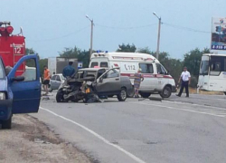 Таксист вылетел из машины после столкновения с «Патфайндер» возле поворота на базы отдыха 