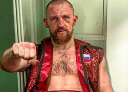 Дмитрий Кудряшов не выдержал шквальной атаки африканца и проиграл бой в шоу тяжеловесов