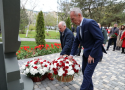 40 лет Чернобылю: волгодонцы склонили головы перед ликвидаторами у памятного знака