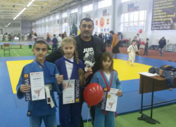 Волгодонские дзюдоисты вернулись из Шахт и Каменска с медалями