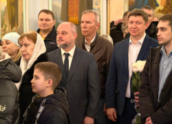 Дмитрий Вельможко разделил Рождественское богослужение с верующими Волгодонска