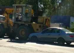 «Ниссан» залетел под погрузчик в Волгодонске 