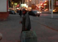 В Волгодонске бомж пытался сорвать торжественный пуск освещения на проспекте Строителей