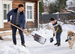 Как чистить снег правильно: руководство по выживанию и эффективной уборке территории