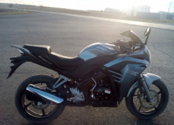 В районе отдела полиции №1 неизвестные угнали спортивный мотоцикл