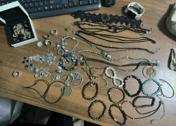 В Морозовском районе задержан подозреваемый в краже ювелирных изделий из дома