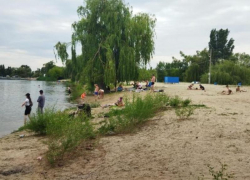 «Уборка производится пять раз в неделю»: об уборке территории городского пляжа рассказал глава администрации