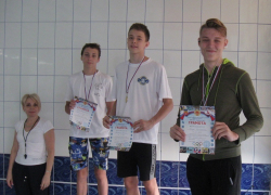 На соревнования по плаванию в Волгодонске приехали спортсмены с Крайнего Севера