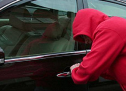 Пьяный мужчина угнал у волгодончанки машину, которую она оставила открытой возле дома