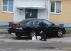 Волгодонский автовладелец загородил подъезд жилого дома ради блеска своей иномарки