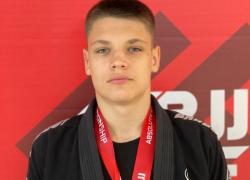 «Золото» чемпионата Южной России по бразильскому джиу джитсу завоевал волгодонец Владислав Первилов