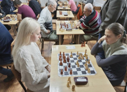 Волгодонцы снова одержали ряд побед на турнире по шахматам в Зимовниках 