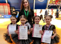 Юные волгодончанки стали чемпионками Ростовской области по акробатическому рок-н-роллу