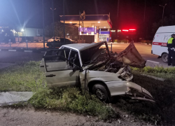 Парень и девушка попали в жуткую аварию на проспекте Курчатова