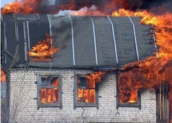 В волгодонском садоводстве «Мирный атом» сгорел дом