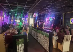 Живая музыка, любимые хиты и гастрономический восторг: 8 марта в ресторане «На Набережной» 