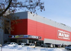 В Волгодонске женщина попыталась пронести колбасы, флешки и ошейник от блох мимо кассы гипермаркета