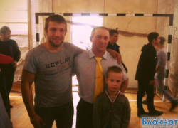 В Волгодонск приехало первое золото с турнира по вольной борьбе