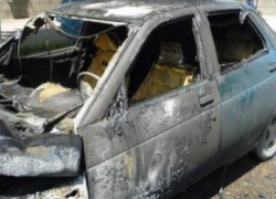 Припаркованный в гараже ВАЗ сгорел дотла в Волгодонском районе