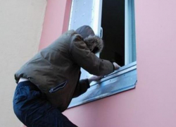 Воришка предпенсионного возраста проник в частный дом и вынес бытовую технику в Волгодонске  