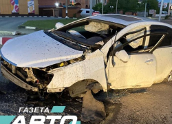 21-летний водитель без прав разбил машину о столб, пытаясь скрыться от полиции в Волгодонске 