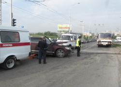 В Волгодонске «Volkswagen Touareg» не справился с управлением и влетел в столб из-за превышения скорости