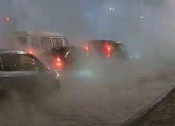 Центр Волгодонска заливает вода - читатель