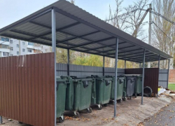 В трех дворах Волгодонска появились новые площадки с отсеками для крупного мусора