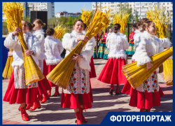 Широко, звонко и весело Волгодонск отметил Пасху на Соборной площади