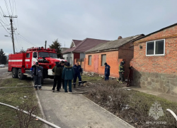 Два человека погибли при пожаре в частном доме в Константиновске