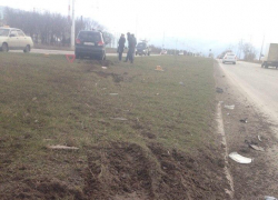 На Жуковском шоссе черный «Матиз» в результате ДТП вылетел на разделительный газон