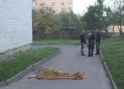 Волгодонец покончил с собой, выпрыгнув из окна шестого этажа