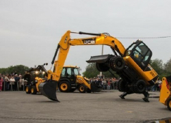 Муниципальные электрики Волгодонска разживутся колесным экскаватором