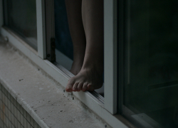 15-летняя волгодончанка разбилась насмерть, выпав из окна 9 этажа