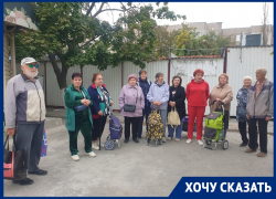 «Дайте нам хороший дачный автобус, где исполнение поручения Слюсаря?»: пенсионеры собрались на проспекте Строителей и задали неудобные вопросы