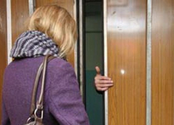 Вооруженный ножом мужчина напал на волгодончанку в лифте