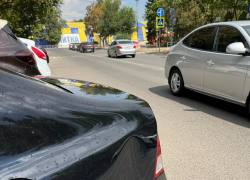 Электросамокатчик врезался в автомобиль на улице 30 лет Победы