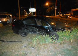 В Волгодонске в районе Комсомольской площади «Hyundai» протаранил такси — 19-летняя пассажирка «Vortex» доставлена в больницу (ФОТО)