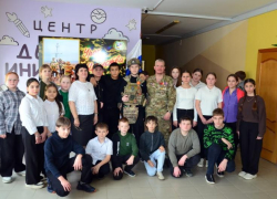 Военный документалист привез в одну из Цимлянских школ экспонаты с передовой