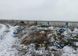 Огромную свалку возле могил оперативно убрали после обращения в «Блокнот» 