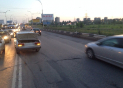 В Волгодонске на мосту сотрудник МЧС на ВАЗе сбил велосипедиста