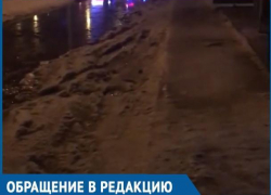 Из-за огромных луж волгодонцы не могут добраться до автобусной остановки