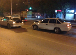 На проспекте Строителей в Волгодонске столкнулись «Дэу» и «Ниссан»