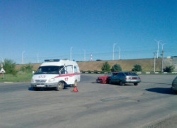 При жестком столкновении «Опеля» и «ВАЗ» у путепровода Волгодонска пострадал мужчина 