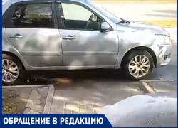 «Ни пройти ни проехать»: водитель припарковал свой авто на пешеходном переходе